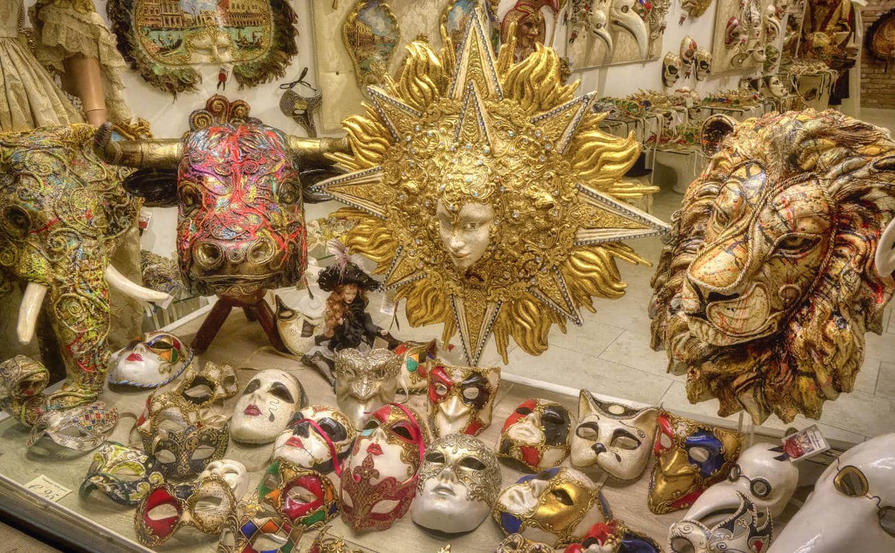 El Rostro Oculto de Venecia: Las Máscaras del Carnaval