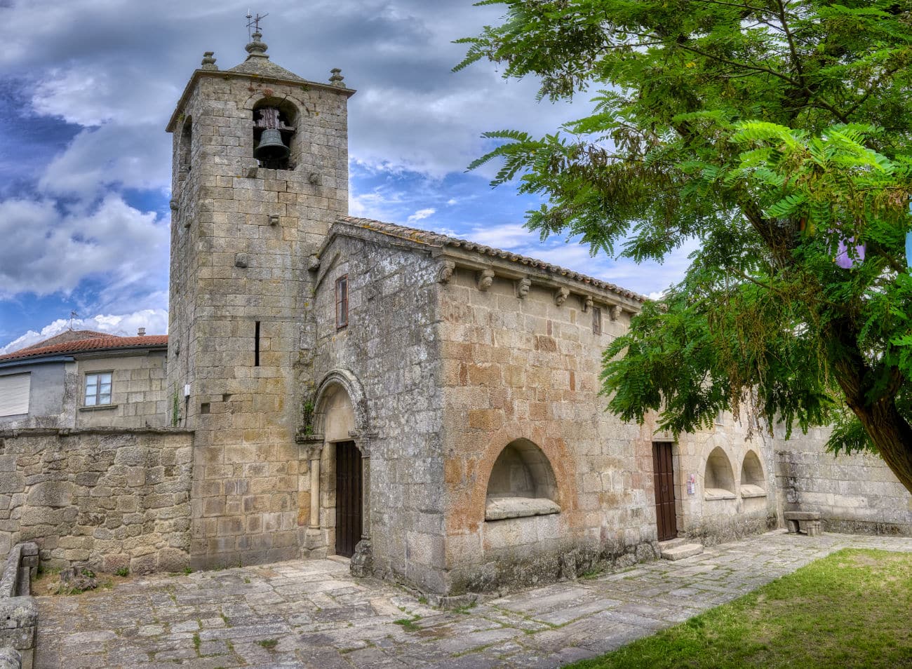 Iglesia de Santo Estevo: Resiliencia arquitectónica en Allariz